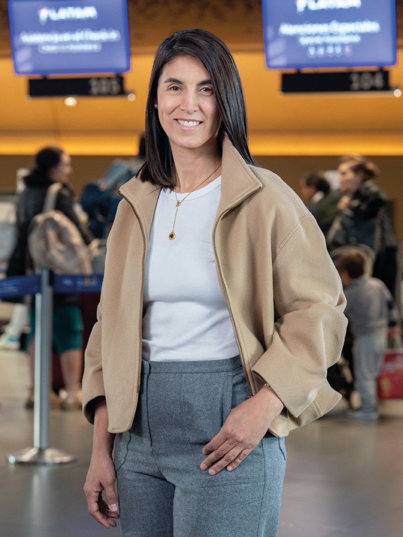 María Lara Directora de Asuntos Corporativos LATAM Colombia. Politóloga de la Universidad de los Andes de Bogotá con opción en Antropología. Cuenta con una Maestría en Estudios Latinoamericanos de la Universidad de Salamanca en España.