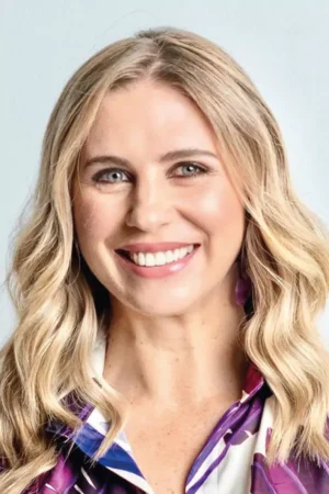 Carolina IbargüenCEO Kantar IBOPE Media Colombia & Ecuador. Destacada como Mujer Poderosa y Exitosa en el 2019 por la Revista Gerente, fue elegida Women to Watch Colombia 2020, es miembro fundadora de Women In Connection.