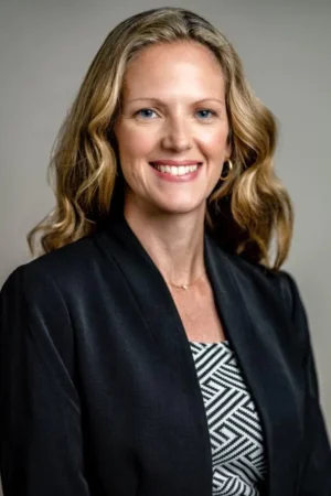 Megan BambinoDirectora de programa Elevate Prize Foundation.